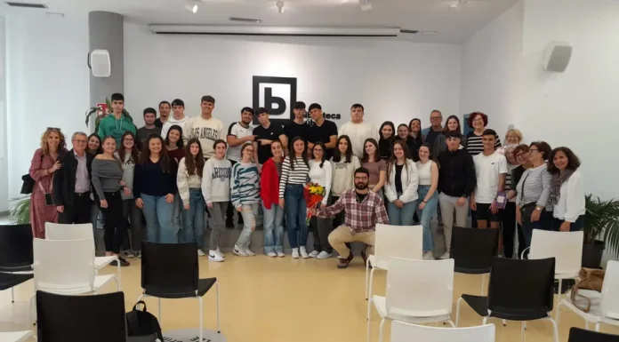 Alumnado del IES Gerald Brenan presentan un libro con sus microrrelatos