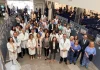 La delegada visita la muestra de fotografías que conmemora los 35 años de historia del Hospital Clínico Universitario