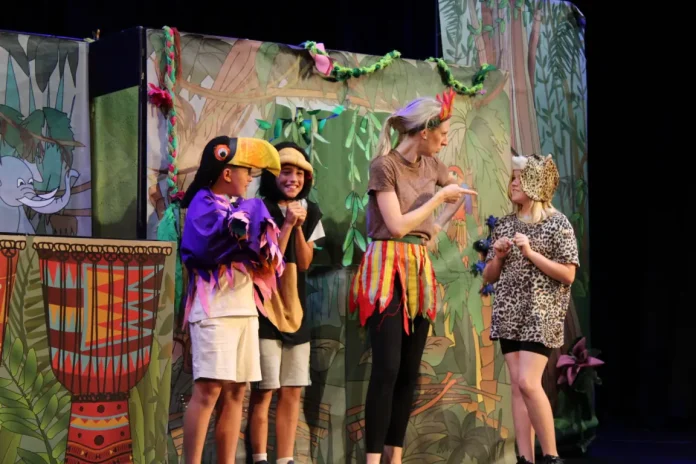 Más de 500 alumnos y alumnas de Primaria participan en una actividad de teatro en inglés en Alhaurín de la Torre