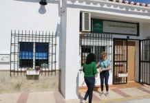 El Ayuntamiento de Alhaurín de la Torre repara la fachada de la Escuela Infantil de Zapata