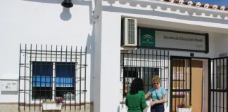 El Ayuntamiento de Alhaurín de la Torre repara la fachada de la Escuela Infantil de Zapata