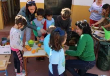 La escuela infantil de Zapata disfruta con un taller de compostaje en Alhaurín de la Torre