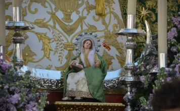 La Virgen de la Esperanza de La Alegría recorre las calles del Barrio con motivo de su XXV Aniversario La Virgen de la Esperanza de La Alegría recorre las calles del Barrio con motivo de su XXV Aniversario