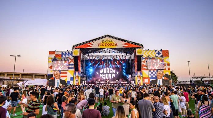 Brisa Festival 2024 zarpa con un espectacular Mikel Izal en plena forma