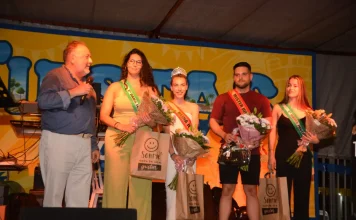El Peñón ya celebra su Feria tras el pregón de Paco Luque y la elección de reinas, damas y místers