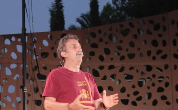 Santi Rodríguez pone al público en la piel del turista con su show en El Portón