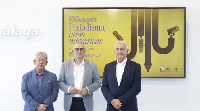 El encuentro se celebrará los días 15 y 16 de octubre y se centrará en las distintas maneras de contar historias, con la participación de destacados profesionales como Risto Mejide, Olga Rodríguez, Martín Caparrós y Clara Tiscar, entre otros El XI Congreso Internacional de Periodismo de la Fundación Manuel Alcántara se celebrará los días 15 y 16 de octubre en el Salón de Actos del Rectorado de la Universidad de Málaga (Avda. Cervantes, 2). Organizado por la Fundación Manuel Alcántara y patrocinado por la Diputación de Málaga, el encuentro, bajo el título ‘Periodismo, otras narrativas’, cuenta con la colaboración de la Universidad de Málaga. Esta edición se centrará en las nuevas formas de narrar en el periodismo, profundizando en ámbitos como los videojuegos, la comunicación divulgativa en redes sociales, el análisis humorístico de las noticias falsas, la defensa medioambiental y el lirismo en el columnismo. La presentación del XI Congreso Internacional de Periodismo, cuya entrada será libre y gratuita hasta completar aforo, ha tenido lugar este viernes en el Salón de los Pasos Perdidos de la Diputación de Málaga, con la participación del vicepresidente de Cultura, Educación y Juventud, Manuel López; el presidente de la Fundación Manuel Alcántara, Antonio Pedraza; y el periodista y escritos Guillermo Busutil, director del Congreso. Programa La jornada del 15 de octubre comenzará a las 9:30 horas con la inauguración oficial. A continuación, a las 10:30, tendrá lugar una esperada conversación entre el publicista y presentador Risto Mejide y el director del congreso, Guillermo Busutil. Mejide es conocido por sus programas de entrevistas Chester y Al rincón de pensar, así como por su labor como jurado en Got Talent y como presentador en Todo es mentira, con el que consiguió una Antena de Oro. Además, es fundador de la agencia Aftershare y ha publicado varios libros sobre marketing. Posteriormente, a las 12:00, se abrirá la primera mesa de debate del día, titulada ‘Narraciones de periódico’. En ella, la escritora y periodista Laura Ferrero, autora de libros como ‘Los astronautas’ y colaboradora en El País y La Vanguardia, compartirá espacio con el escritor, periodista y crítico literario Miguel Munárriz, que ha dirigido proyectos editoriales como La Esfera y Zenda, y es colaborador en el suplemento Abril de Prensa Ibérica. A ellos se unirá el también escritor y gestor cultural Alfredo Taján, Premio Café de Gijón de Novela, columnista en Diario Sur y director de la Casa Brenan. Elena Blanco, presidenta de la Asociación de la Prensa de Málaga, será la moderadora. Por la tarde, a las 17:30 horas, se llevará a cabo el panel ‘Periodismo de mundos’, donde se tratará la relación entre el periodismo y la defensa medioambiental. La periodista de viajes Elena del Amo, especializada en turismo y colaboradora habitual en Onda Cero, dialogará con Arturo Larena, director de EFEverde, la sección de la agencia EFE dedicada al medio ambiente. La moderación estará a cargo de Bernardo Gómez, profesor de Periodismo en la Universidad de Málaga. El cierre de la jornada lo pondrá la mesa redonda ‘Periodismo de fronteras’ a las 19:00, donde se debatirá sobre las coberturas periodísticas en zonas de conflicto, periodismo internacional y otros temas sociales y culturales. Participarán la reportera y cofundadora de eldiario.es, Olga Rodríguez, especializada en Oriente Medio; la periodista María Iglesias, colaboradora en eldiario.es Andalucía y autora de varios libros sobre memoria histórica; y Diego Carcedo, veterano periodista de RTVE especializado en política internacional. La mesa será dirigida por Ruth de Frutos, profesora de Periodismo en la UMA. Segunda jornada El 16 de octubre, la segunda jornada comenzará a las 10:30 horas con un primer panel dedicado al ‘Periodismo documental’. Tereixa Constenla, corresponsal de El País en Lisboa y especializada en temas culturales, compartirá sus experiencias junto a Fátima Uribarri, periodista de XLSemanal con una larga trayectoria en medios y especializada en reportajes culturales. El moderador será el periodista y escritor Guillermo Busutil. A las 12:00, el congreso proseguirá con una mesa sobre ‘Periodismo narrativo y de investigación’. En este espacio, el escritor y periodista argentino Martín Caparrós, conocido por su prolífica carrera en el periodismo narrativo y la crónica en medios como The New York Times y Le Monde Diplomatique, dialogará con Juan Pablo Meneses, periodista chileno especializado en crónica social, que participará por videoconferencia. La mesa estará conducida por el periodista Agustín Rivera, subdirector del congreso. Ya por la tarde, a las 17:30, el debate girará en torno a las ‘Nuevas narrativas’ con el doctor en periodismo Guillermo Paredes, experto en videojuegos y analista de la industria del entretenimiento digital, y Lucía Cabanelas, periodista de ABC especializada en cine y series. Moderará Héctor Márquez, periodista y gestor cultural con amplia experiencia en medios como Diario16, El País y Sur. El congreso culminará a las 19:00 horas con una mesa redonda sobre ‘La comunicación en las redes’. Elena Herraiz, creadora del proyecto Linguriosa, que se enfoca en la lingüística y la etimología de la lengua española, compartirá experiencias con la escritora y podcaster Clara Tiscar, conocida por su pódcast de true crime Criminopatía, y la periodista Mar Abad, cofundadora de la revista Yorokobu y autora de varios libros sobre comunicación y cultura. La coordinadora de la mesa será Natalia Meléndez, profesora de Periodismo de la Universidad de Málaga.