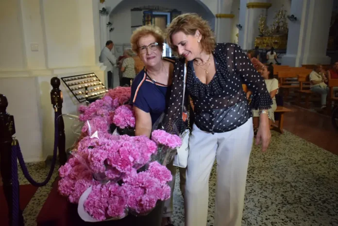 Flores para el Nazareno por su 75 aniversario