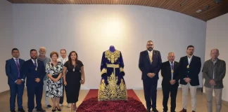 Presentada la nueva túnica procesional de Nuestro Padre Jesús Nazareno del Paso por su 75º Aniversario