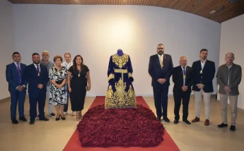 Presentada la nueva túnica procesional de Nuestro Padre Jesús Nazareno del Paso por su 75º Aniversario