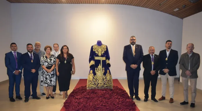 Presentada la nueva túnica procesional de Nuestro Padre Jesús Nazareno del Paso por su 75º Aniversario