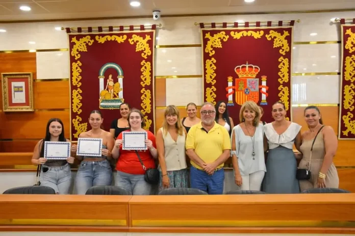 Seis estudiantes del taller de la Asociación DOSTA obtienen su título de Educación Secundaria
