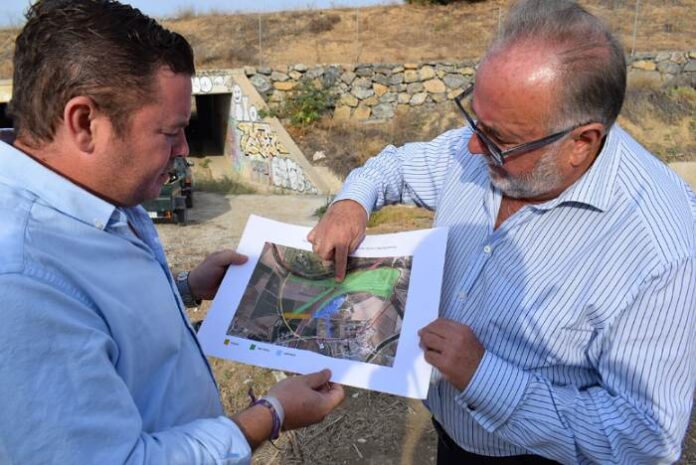 El Ayuntamiento acomete el plan especial contra los mosquitos en el entorno del río