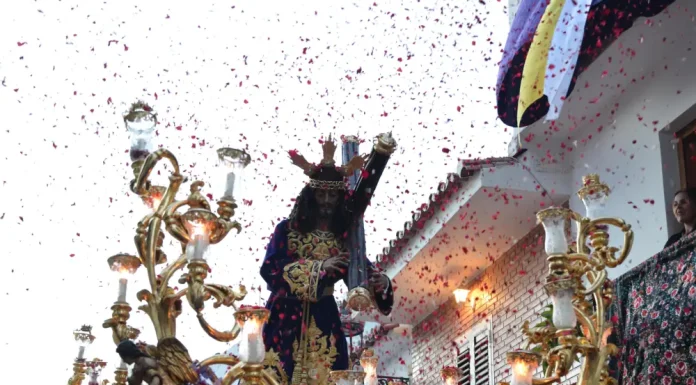 Alhaurín de la Torre se rinde ante la histórica procesión de Nuestro Padre Jesús Nazareno por su 75º aniversario