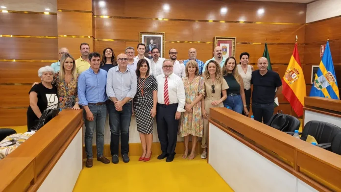 El Pleno despide a la secretaria municipal del Ayuntamiento de Alhaurín de la Torre, María Auxiliadora Gómez Sanz