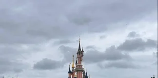 La Banda Municipal de Música de Alhaurín de la Torre hace historia al tocar en Disneyland París