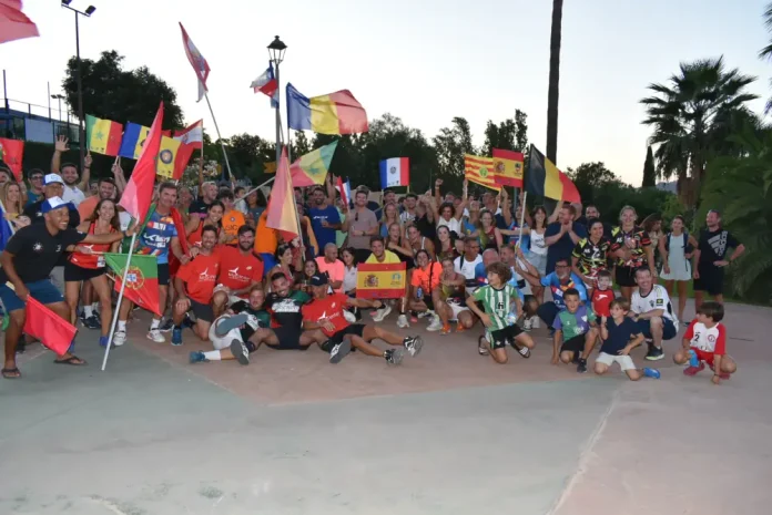 Desfile de Clubes marca el inicio de la 3ª Copa Internacional de Clubes de Pádel en Alhaurín de la Torre
