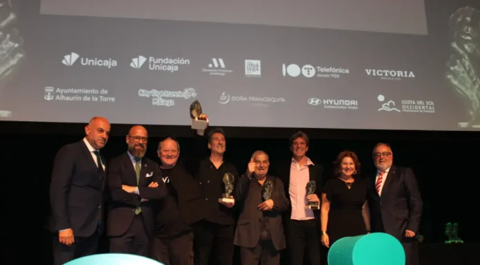 El alcalde entrega a Danza Invisible el Premio de Cultura de La Opinión de Málaga