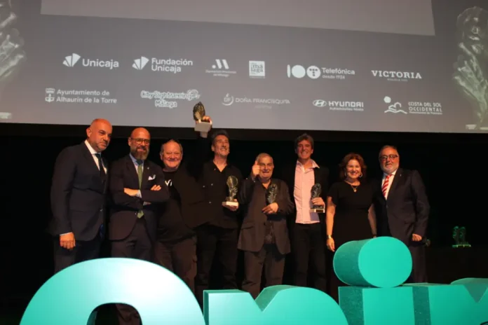 El alcalde entrega a Danza Invisible el Premio de Cultura de La Opinión de Málaga