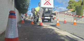 El Ayuntamiento vuelve a reparar de urgencia el alumbrado de Los Manantiales