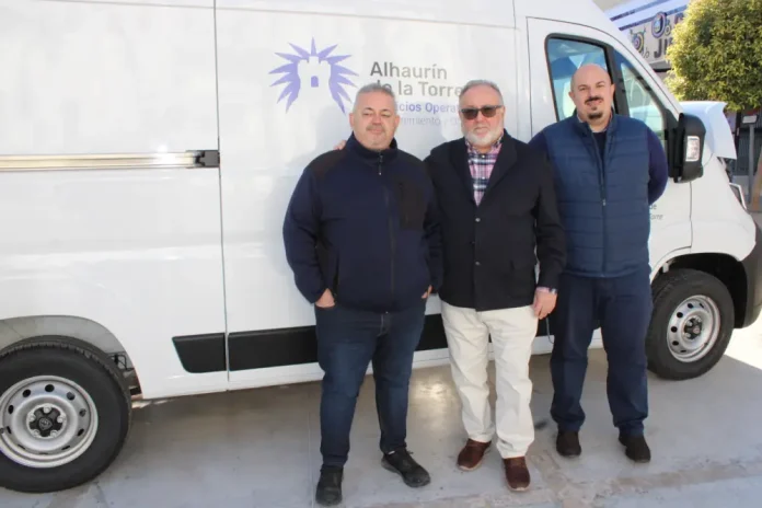 El Ayuntamiento incorpora al Parque Móvil un nuevo vehículo de obras y mantenimiento