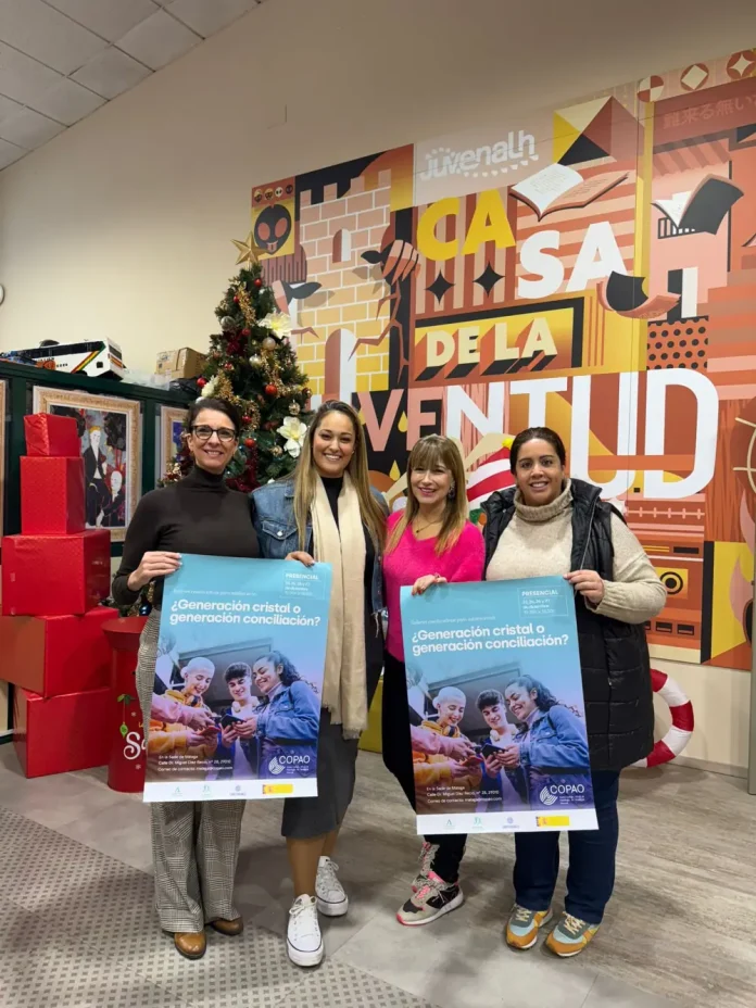La delegada de Inclusión Social de la Junta visita la Casa de la Juventud de Alhaurín de la Torre
