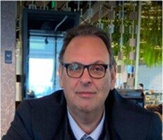 Mikis Theodorakis: El Griego Global