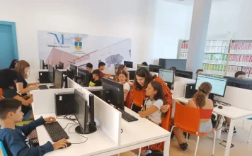 Alumnado de Primero de Secundaria del IES Gerald Brenan visita la Biblioteca Pública Municipal