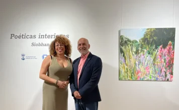 Siobhan Riordan expone en el Centro Cultural su arte cargado de flores y simbolismo