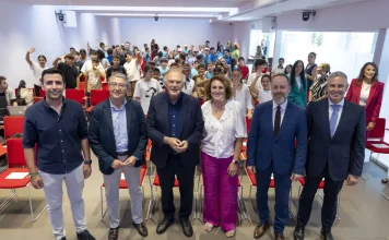 Pedro Piqueras pide a los escolares malagueños que eviten la adicción a las pantallas