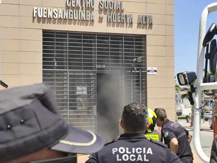 Rápida actuación de los servicios de emergencia ante un incendio en el Centro Social de Fuensanguínea