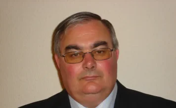 Algo más que Palabras: Todo comienza por uno mismo, por tomar conciencia, por aprender a reprenderse Víctor CORCOBA HERRERO/ Escritor