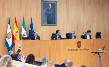 La Diputación exige por unanimidad al Gobierno actuaciones urgentes contra el colapso de tráfico en la A7 oriental, la bonificación del peaje de la Costa y mejorar el cercanías de Fuengirola y del Guadalhorce