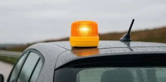 Baliza V16 obligatoria desde enero de 2026: cómo elegir una homologada, evitar multas y usarla correctamente