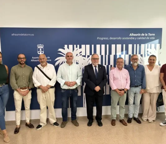 El alcalde se reúne con el Grupo Parroquial Nuestra Señora del Rocío para abordar proyectos futuros