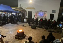La barriada de Zapata disfruta con su tradicional zambomba navideña