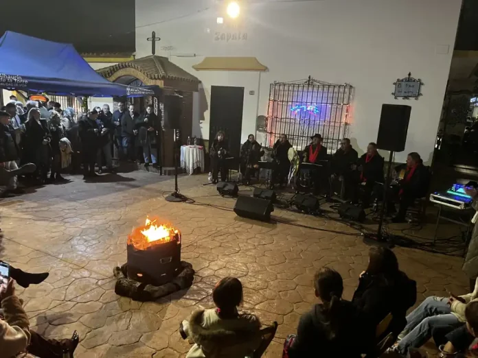 La barriada de Zapata disfruta con su tradicional zambomba navideña