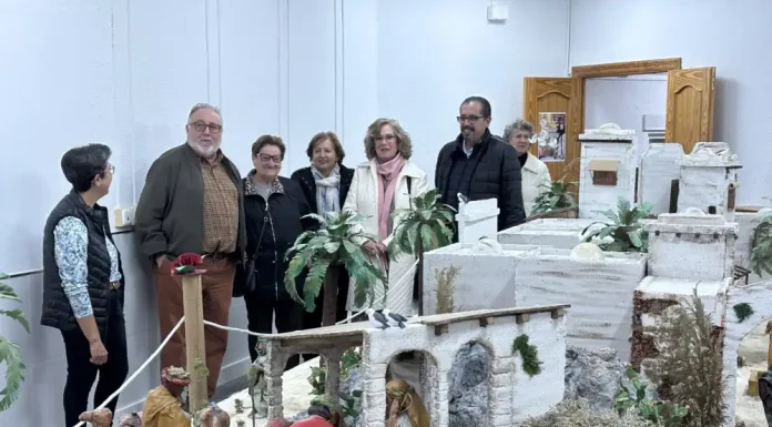 La Asociación de Vecinos de Torrealquería inaugura su Belén navideño