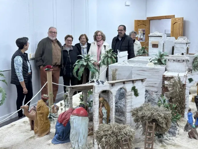 La Asociación de Vecinos de Torrealquería inaugura su Belén navideño