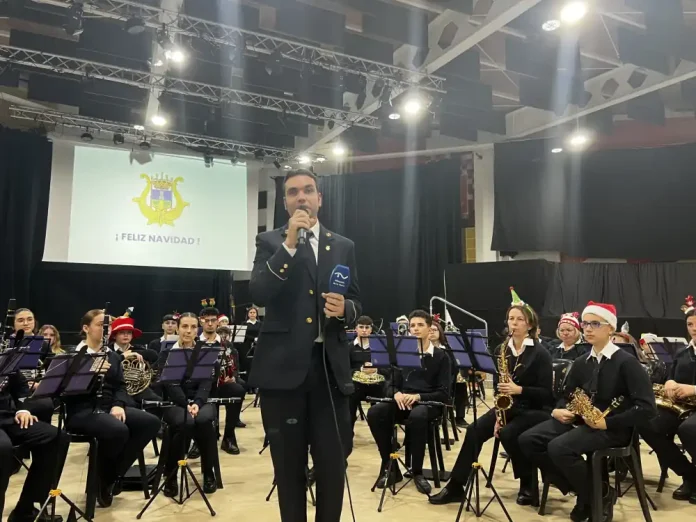 La Banda Municipal llena de música y espíritu navideño la Casa de la Juventud