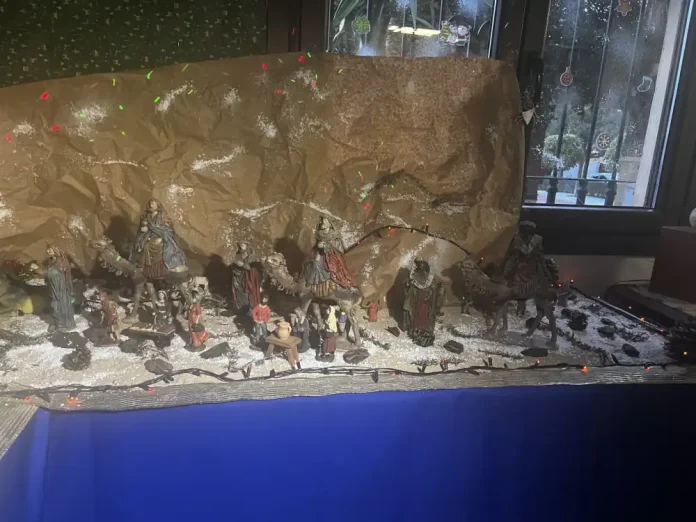 Retamar estrena su belén con una merienda y música de villancicos