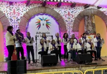 La octava Navidad Morá repite éxito con la multitudinaria inauguración del Belén y una tarde llena de música