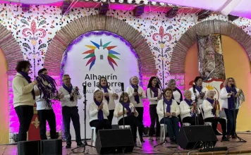 La octava Navidad Morá repite éxito con la multitudinaria inauguración del Belén y una tarde llena de música