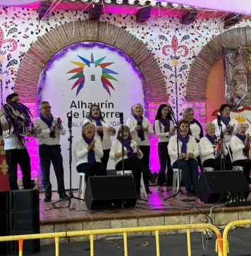 La octava Navidad Morá repite éxito con la multitudinaria inauguración del Belén y una tarde llena de música