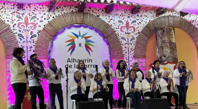 La octava Navidad Morá repite éxito con la multitudinaria inauguración del Belén y una tarde llena de música