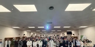 El Hospital Clínico de Málaga homenajea a 130 profesionales jubilados