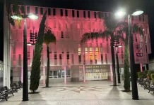 El Ayuntamiento se suma a la campaña ‘Felicidades, Majestad’ iluminando su fachada con los colores del estandarte del Rey Felipe VI