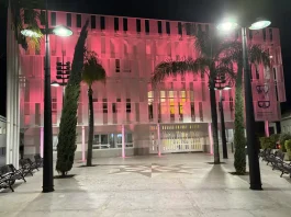 El Ayuntamiento se suma a la campaña ‘Felicidades, Majestad’ iluminando su fachada con los colores del estandarte del Rey Felipe VI