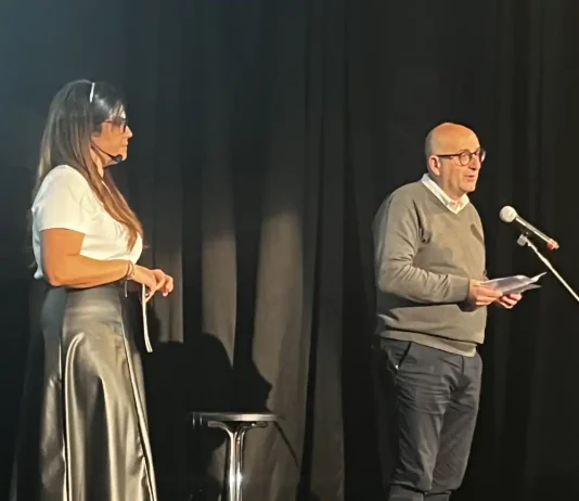 Un taller facilita las claves para mejorar la comunicación entre familias y adolescentes