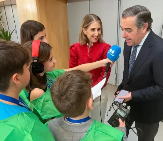 Dos colegios y dos institutos de la localidad participan en el II Encuentro de Radios Escolares Dos colegios y dos institutos de la localidad participan en el II Encuentro de Radios Escolares